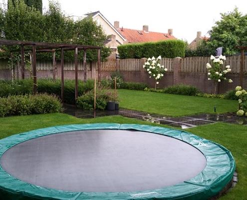 Tuinaanleg met trampoline Rosmalen Tuinaanleg met trampoline Rosmalen