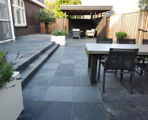 Tuinaanleg met trap Tuinaanleg met bordestrap