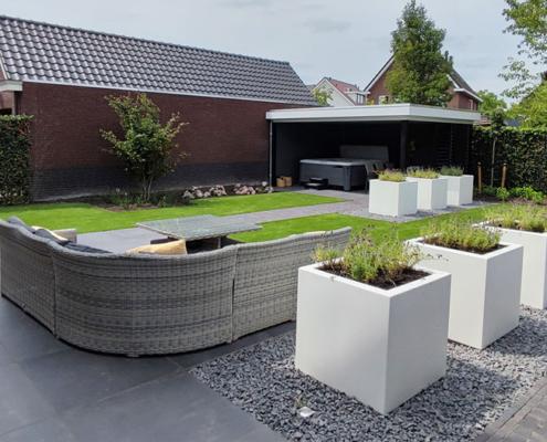 luxe-tuin-met-jacuzzi-rosmalen-bersselaargroen1