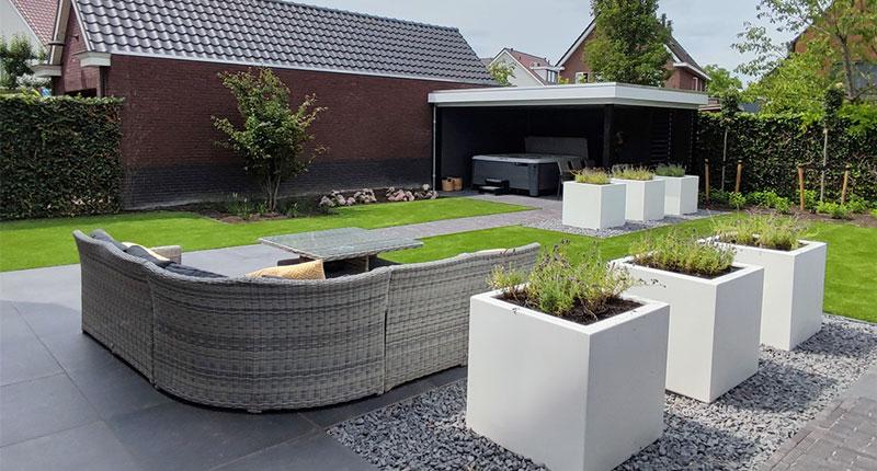 luxe-tuin-met-jacuzzi-rosmalen-bersselaargroen1