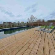 Natuurlijk zwembad bij villatuin in Rosmalen