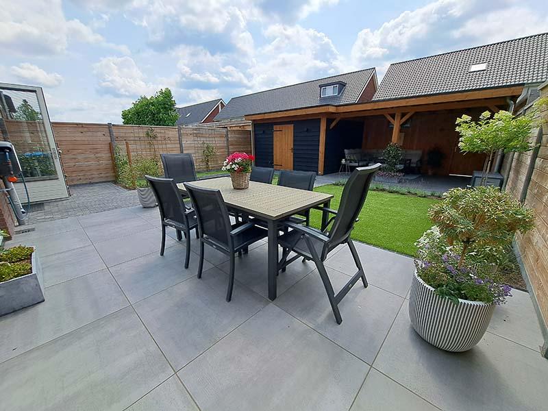 bersselaar-groen-udenhout-eethoek Bersselaar Groen heeft een moderne, onderhoudsvrije tuin opgeleverd in Udenhout