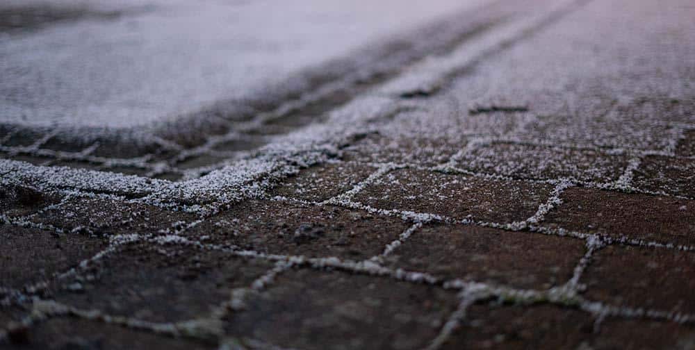 zout strooien in tuin