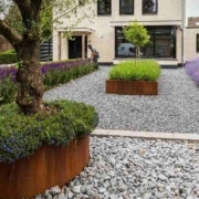 Bersselaar kan u helpen om uw tuin vol leven en kleur te krijgen